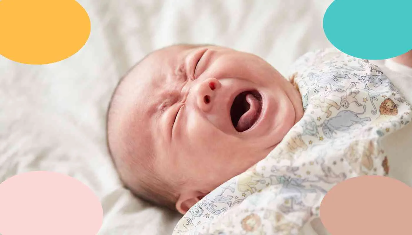 mi bebé se despierta llorando