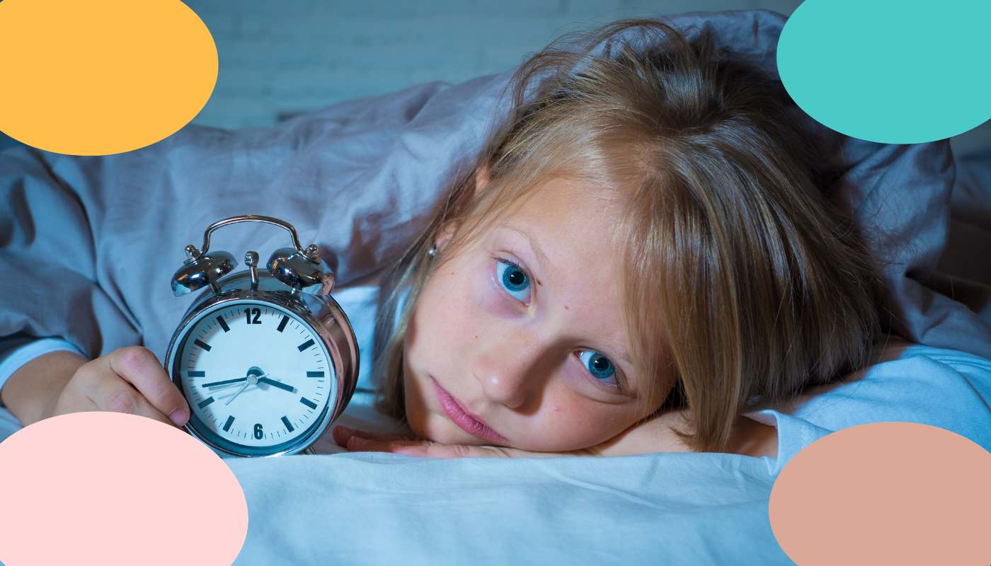 niño con ansiedad en la cama con dificultad para dormirse
